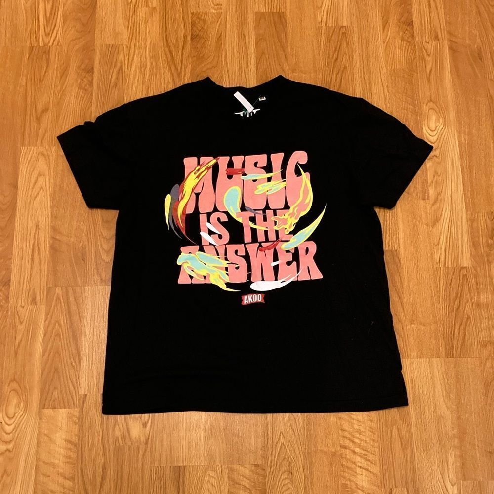 Akoo Short Sleeve T-Shirt Youth Size: Medium